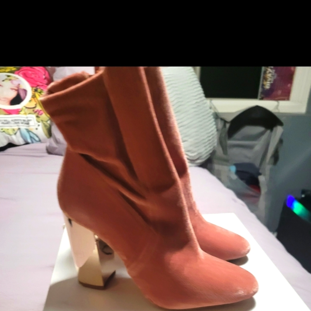 Women boots Size 7